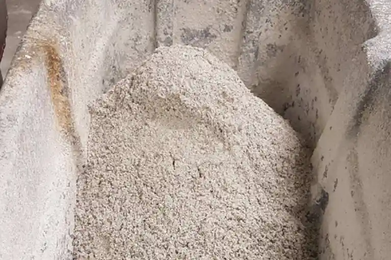 Grit Bin with Unreacted Lime