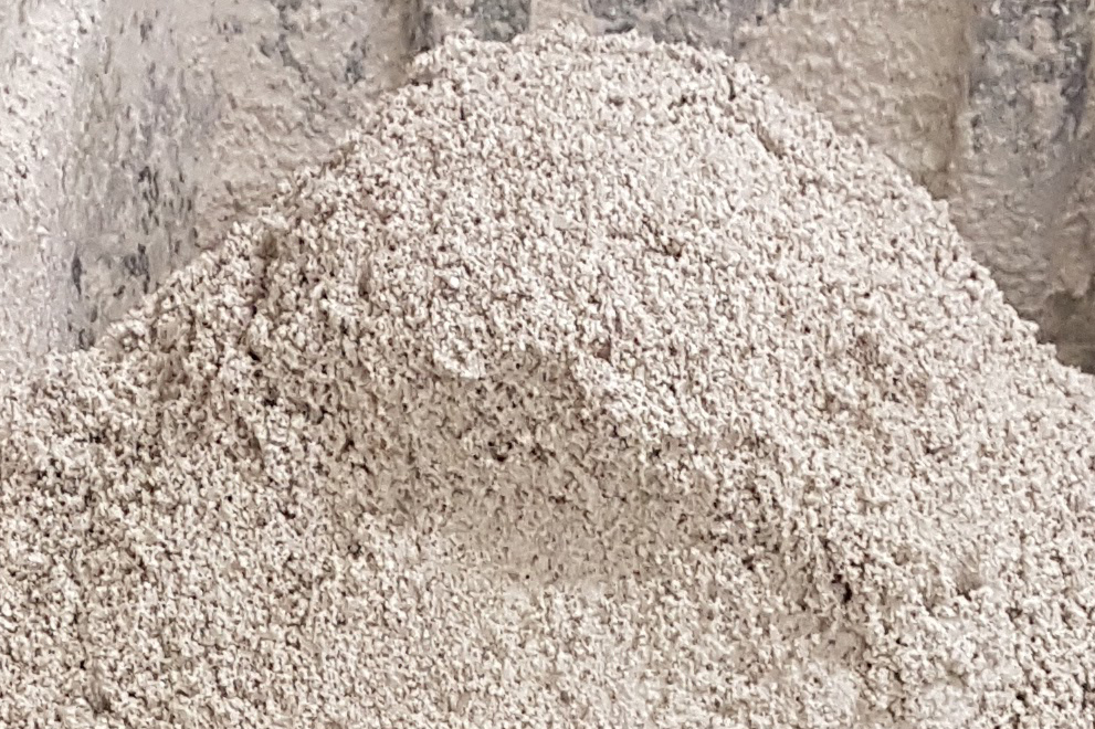 Unreacted Lime in Grit Bin
